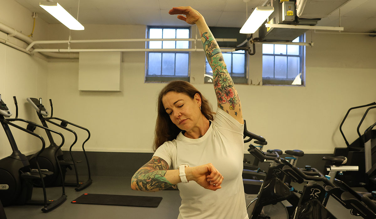 Woman wearing new Apple Watch as she works out in the gym