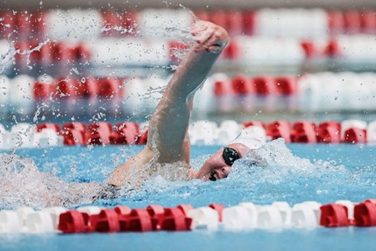 Adrianna Lojewski competes in distance swimming at Indiana University.