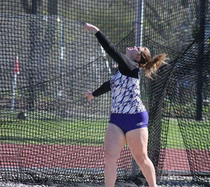 Makenna Dommer practices disc throwing outside on a sunny day.